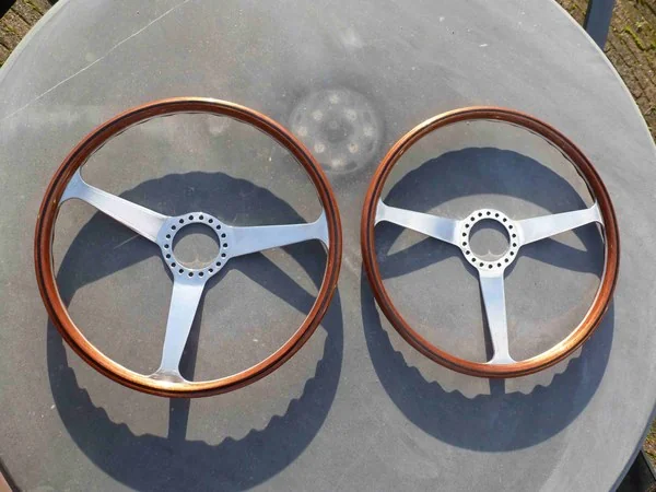 Vintage steering wheel restoration with walnut veneer